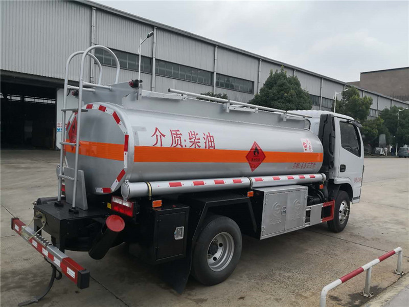 東風(fēng)多利卡4.5方 加油車