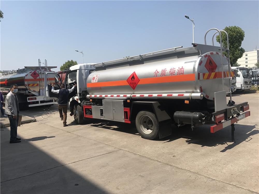 8.5方 東風(fēng)凱普特油罐車