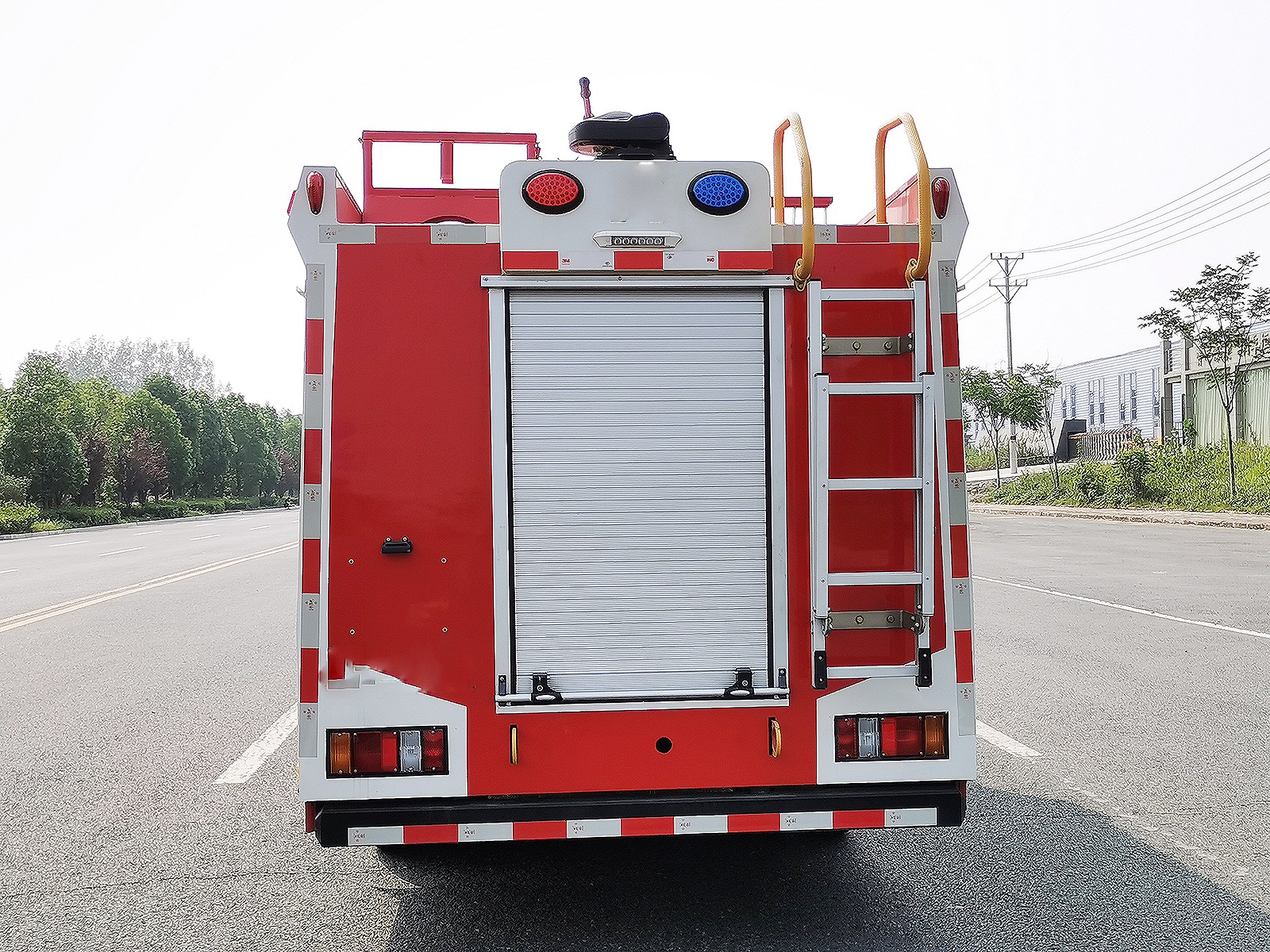 江鈴順達(dá)2.5立方水罐消防車(chē)