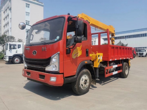 重汽豪曼貨箱4.05米小黃牌隨車吊