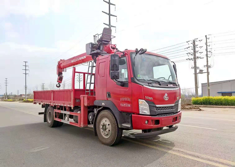 柳汽單橋宏昌天馬8噸吊機