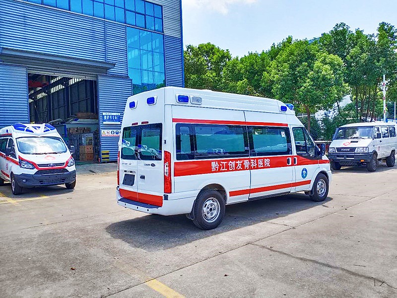 福特新時代長軸高頂救護(hù)車