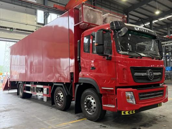 程力小三軸9米6拓展式多功能保障車